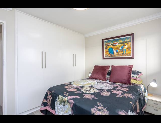 2 BEDROOM APARTMENT TO LET IN MUIZENBERG